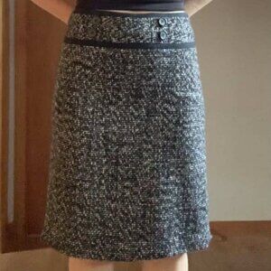 Black And White Pencil Skirt | Size 4 With Zip Behind | By Très you